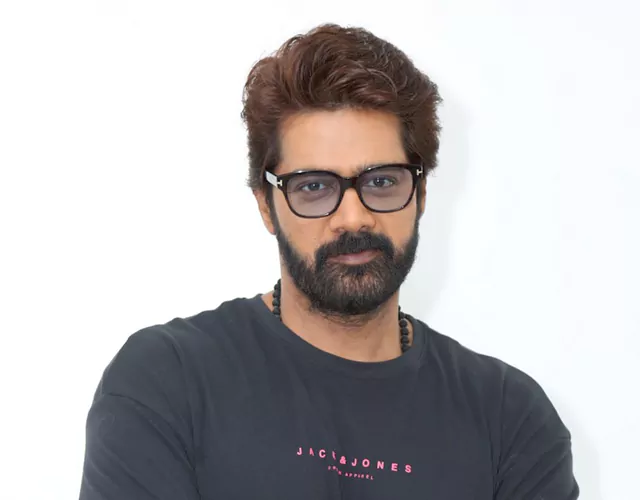 Naveen Chandra Interview Picture